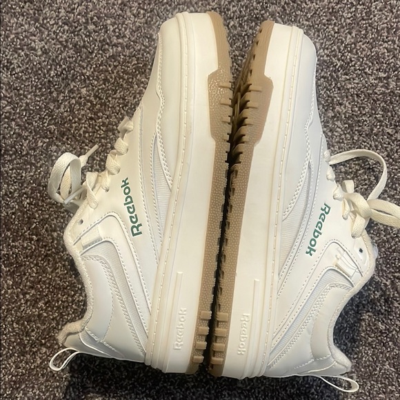 Reebok White and Green Sneakers - Picture 10 of 10